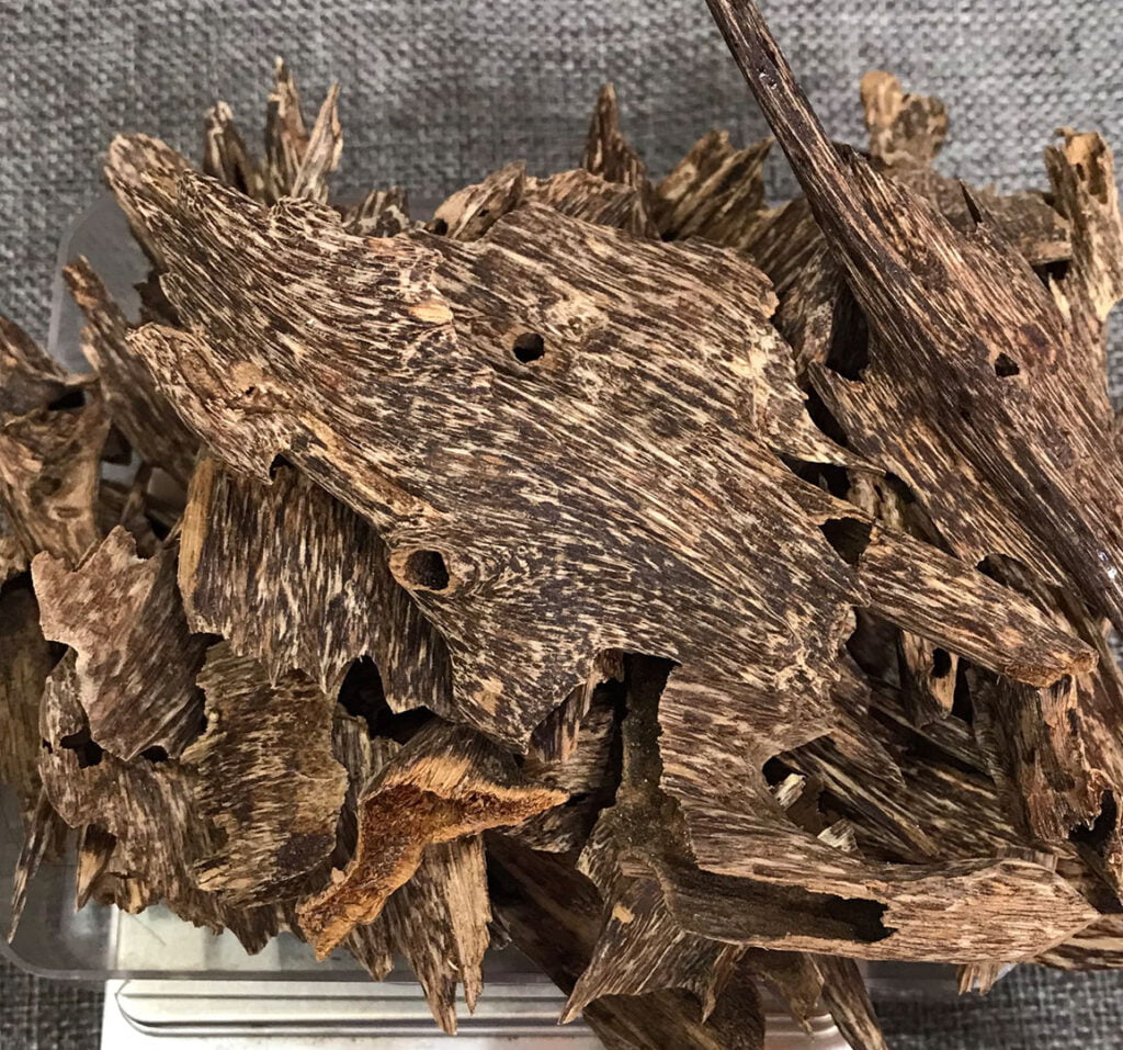 trầm hương miếng là gì