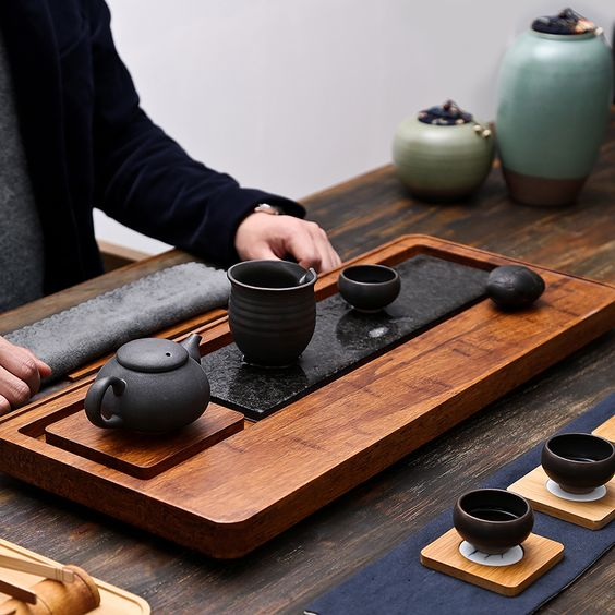 Trong văn hóa thưởng trà, công dụng của khay trà rất lớn
