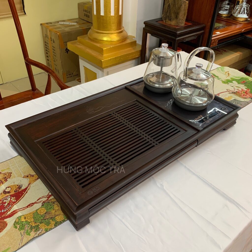 Thiết kế phòng khách đẹp đơn giản với bàn trà điện gỗ mun đuôi công