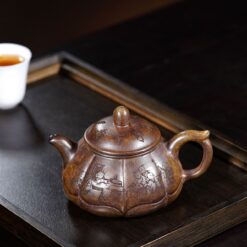 Ấm tử sa bốn mùa sung túc điêu khắc ( huyết long sa nung củi)